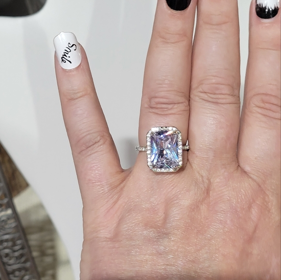 LARGE emerald cut crystal halo ring silver - Picture 3 of 3